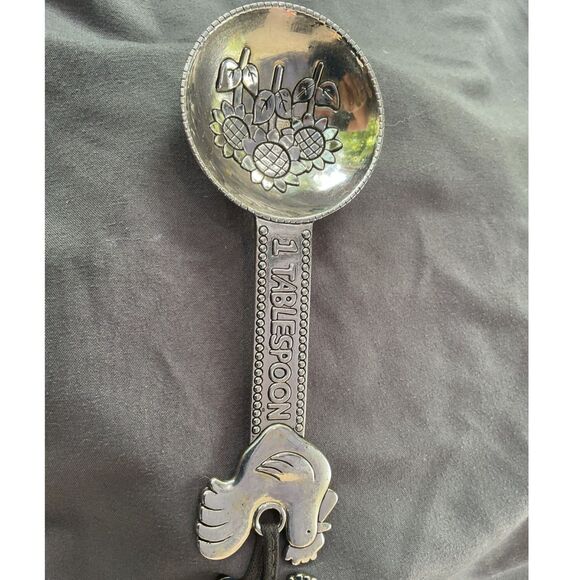 Ganz Metal Embossed Measuring Spoon Set - Picture 3 of 3